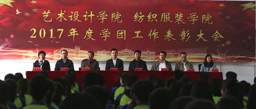 领导合影.jpg 领导合影.jpg